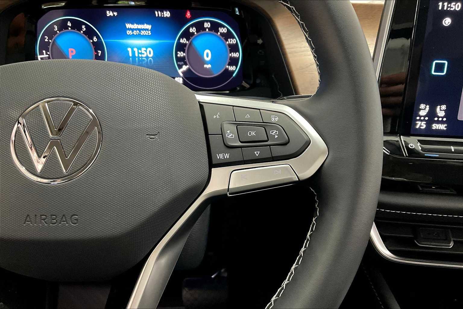 New 2025 Volkswagen Atlas SE image 18