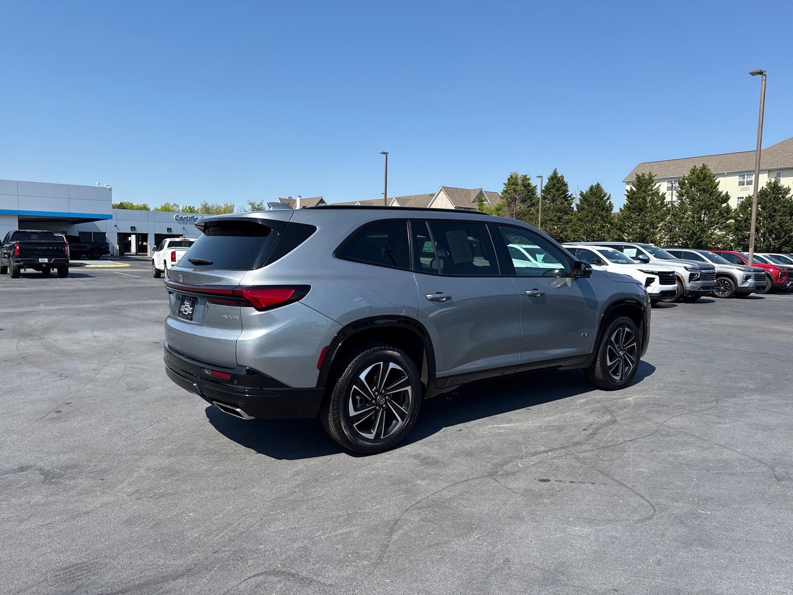 Used 2025 Buick Enclave Sport Touring image 3