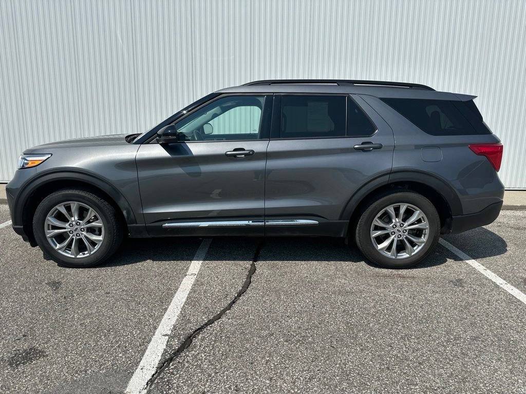 Certified 2024 Ford Explorer XLT w/ Equipment Group 202A AWD/4WD image 3