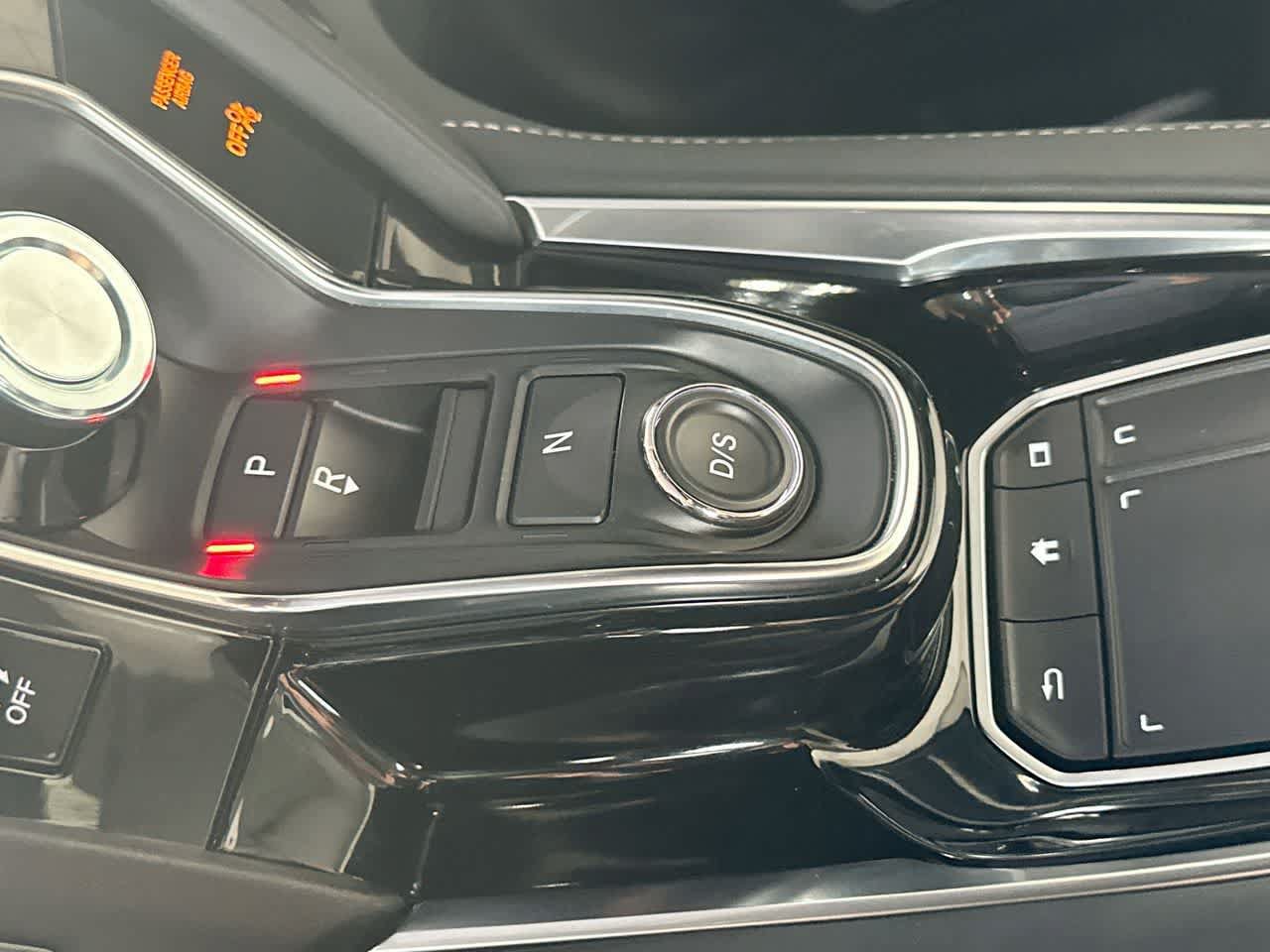 Used 2025 Acura RDX SH-AWD image 21