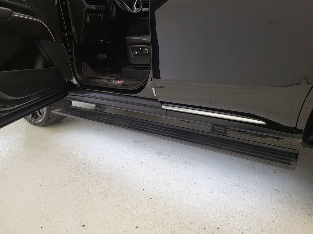 Used 2021 Cadillac Escalade Premium Luxury Platinum image 4