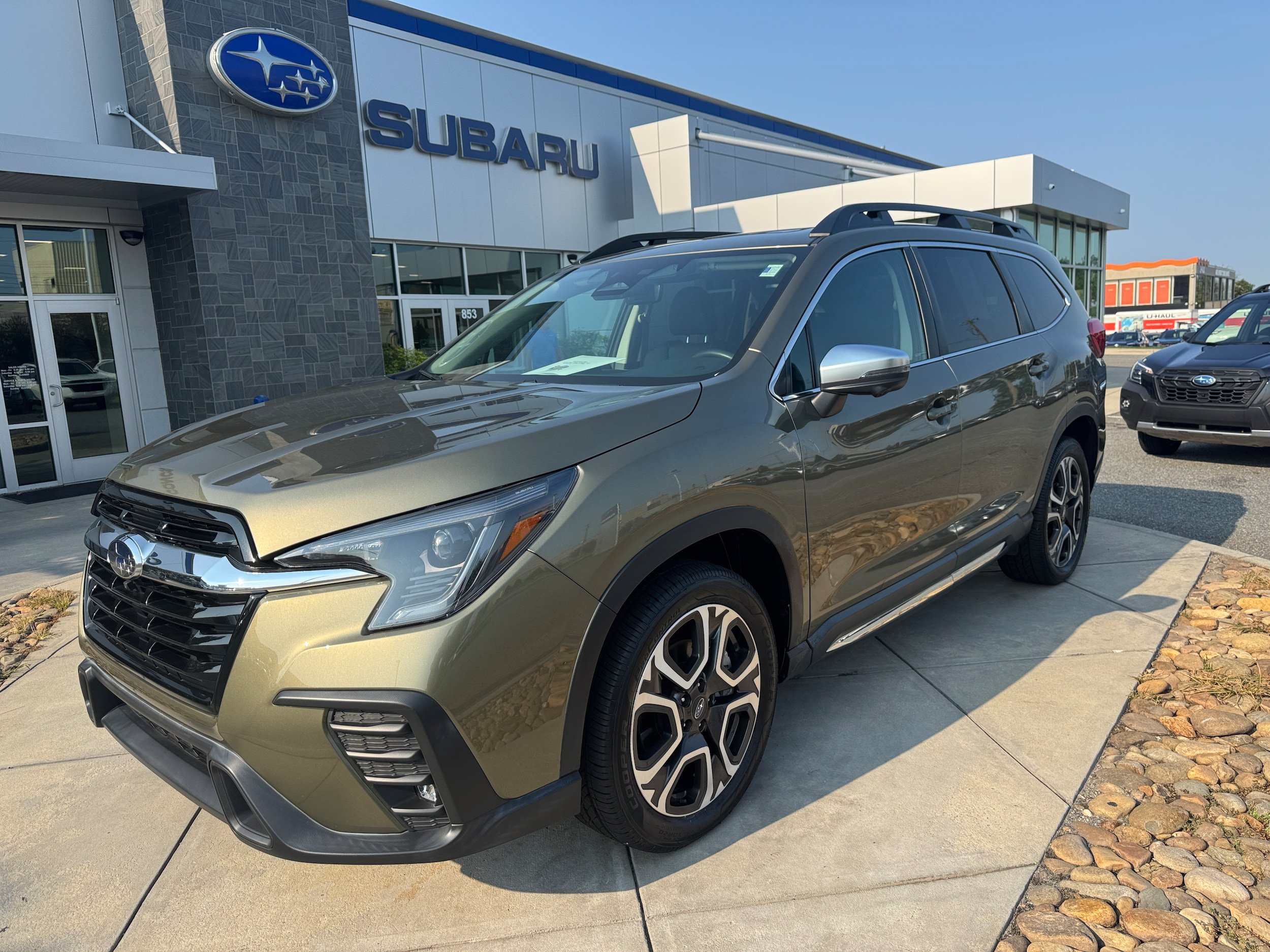 Used 2023 Subaru Ascent Limited w/ Technology Package AWD/4WD image 2