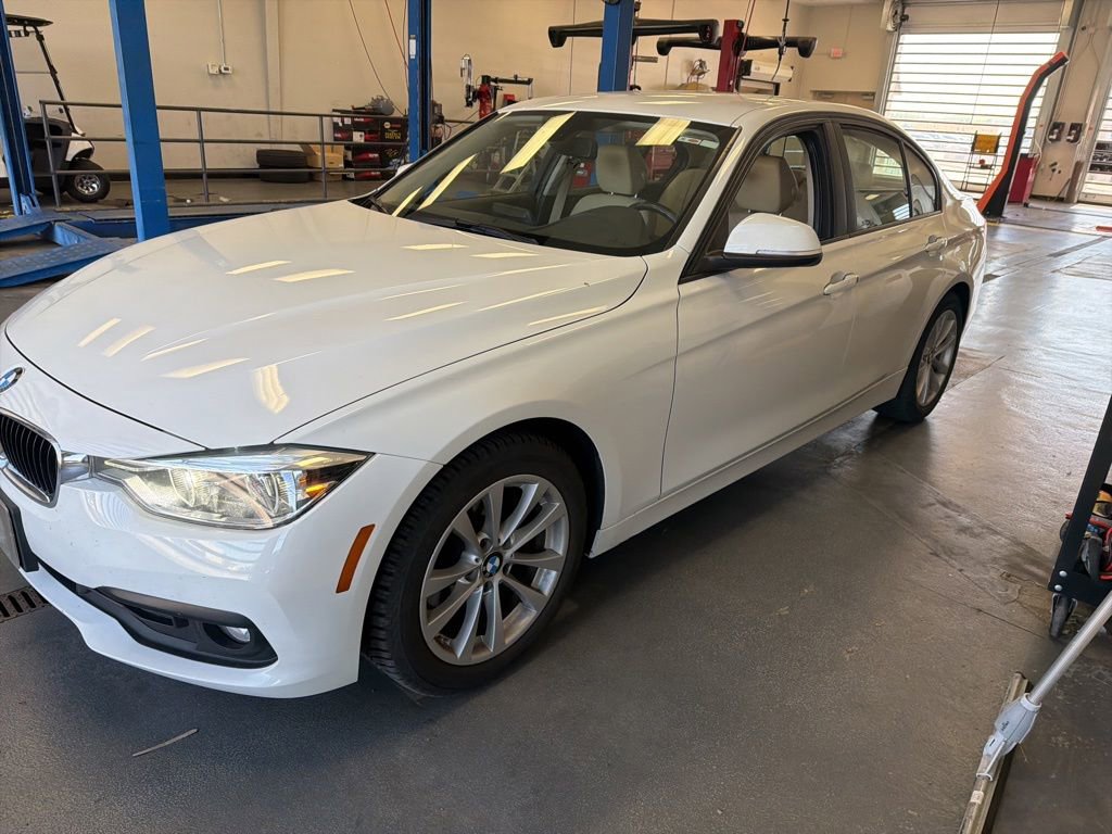 Used 2018 BMW 320i xDrive Sedan AWD/4WD image 1