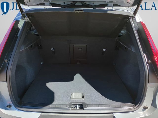 Certified 2025 Volvo XC40 B5 Core AWD/4WD image 27