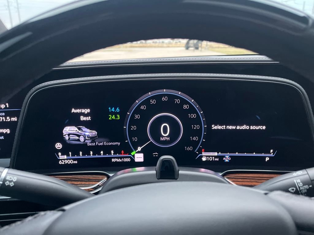 Used 2022 Cadillac Escalade Premium Luxury image 19