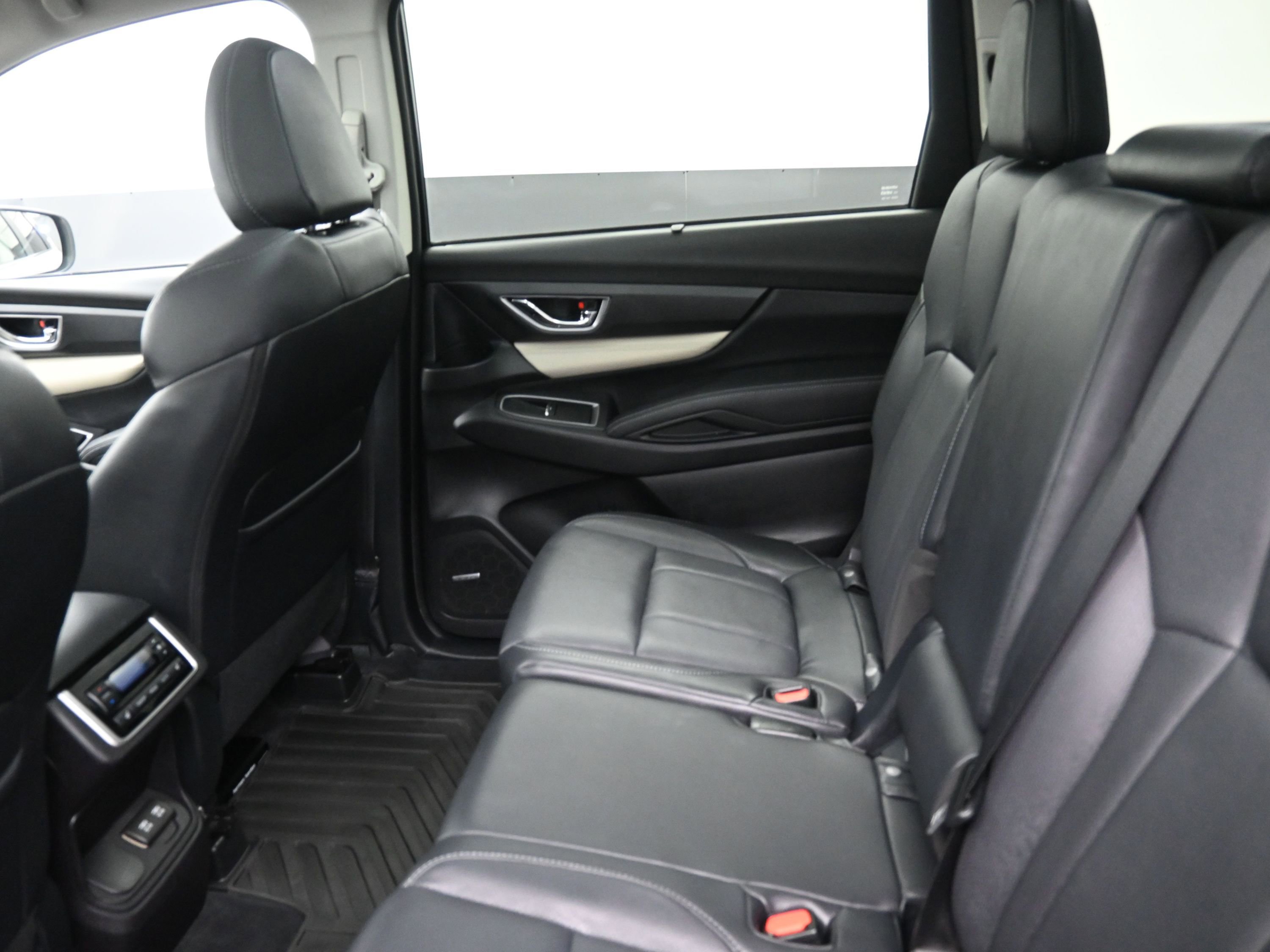 Used 2022 Subaru Ascent Limited w/ Technology Package image 32