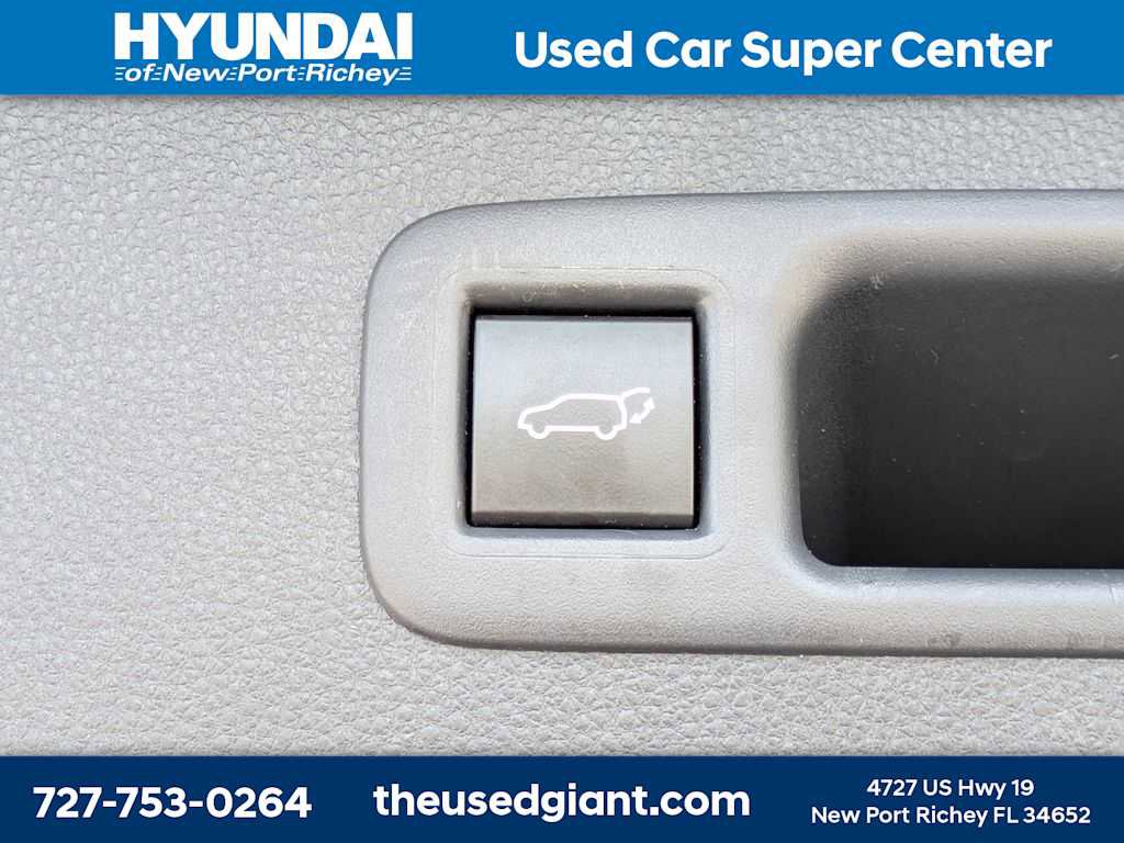 Used 2021 Toyota Highlander LE image 14