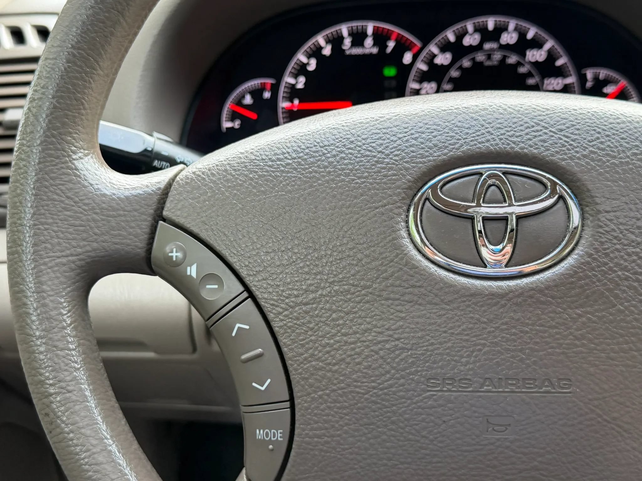 Used 2006 Toyota Camry LE FWD image 32