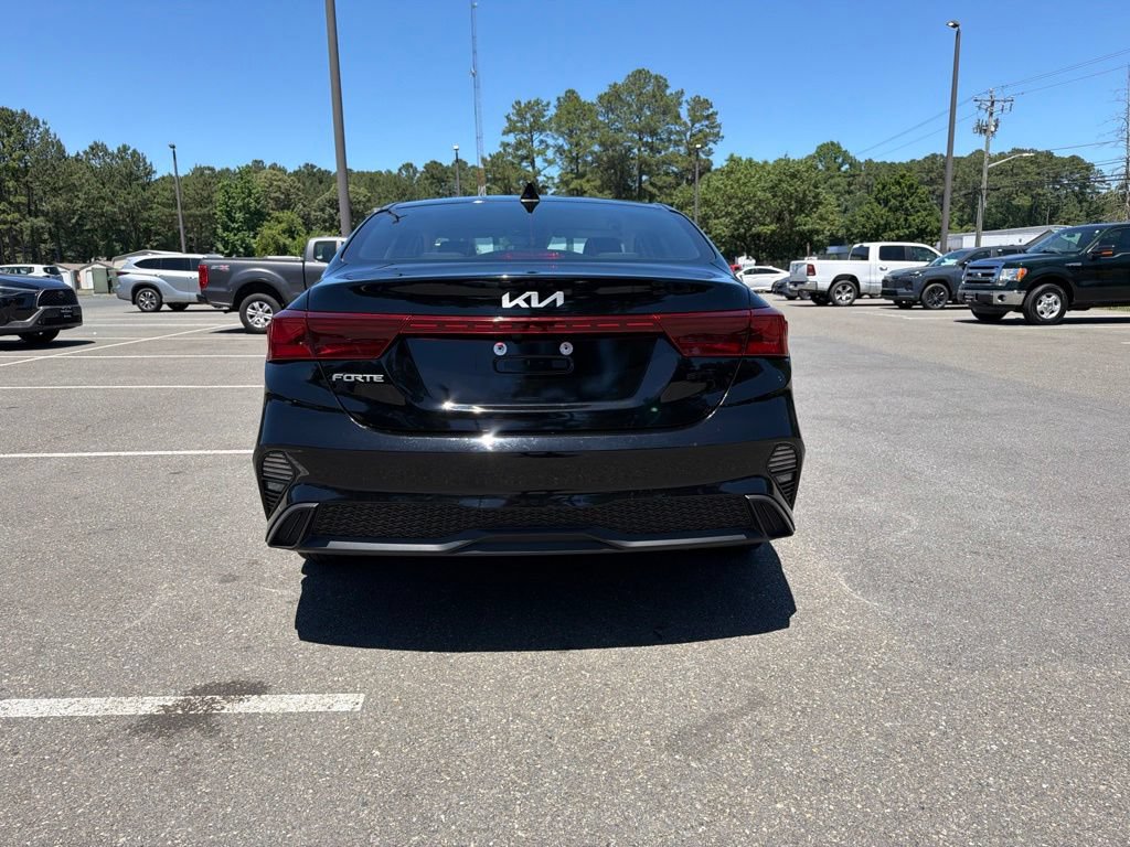 Used 2023 Kia Forte LXS w/ LXS Technology Package FWD image 5