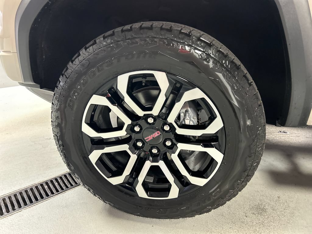 New 2026 GMC Canyon AT4 w/ AT4 Premium Package AWD/4WD image 9