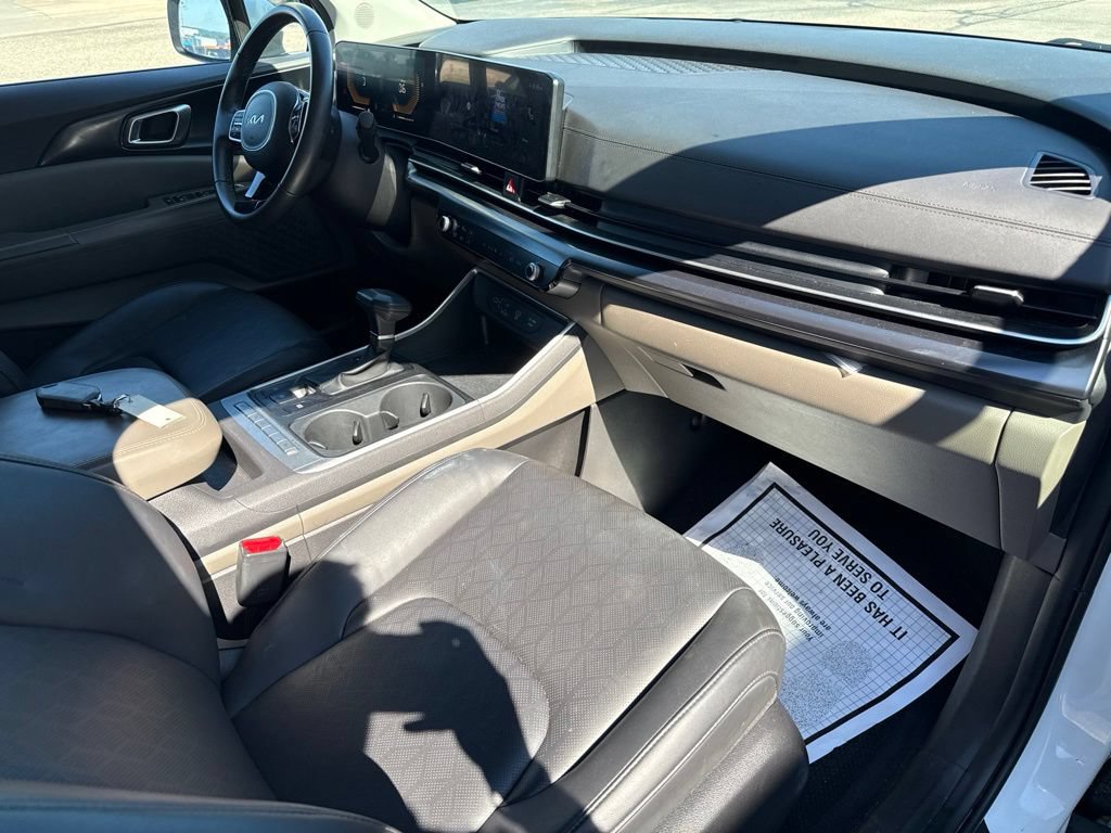 Used 2025 Kia Carnival FWD image 36