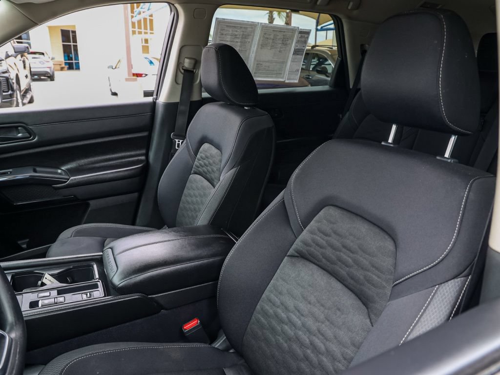 Used 2024 Nissan Pathfinder S FWD image 15