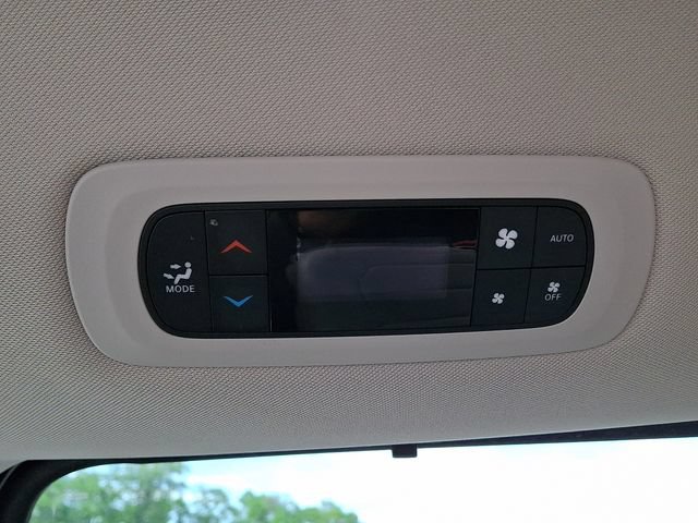 Used 2021 Chrysler Pacifica Touring-L FWD image 12