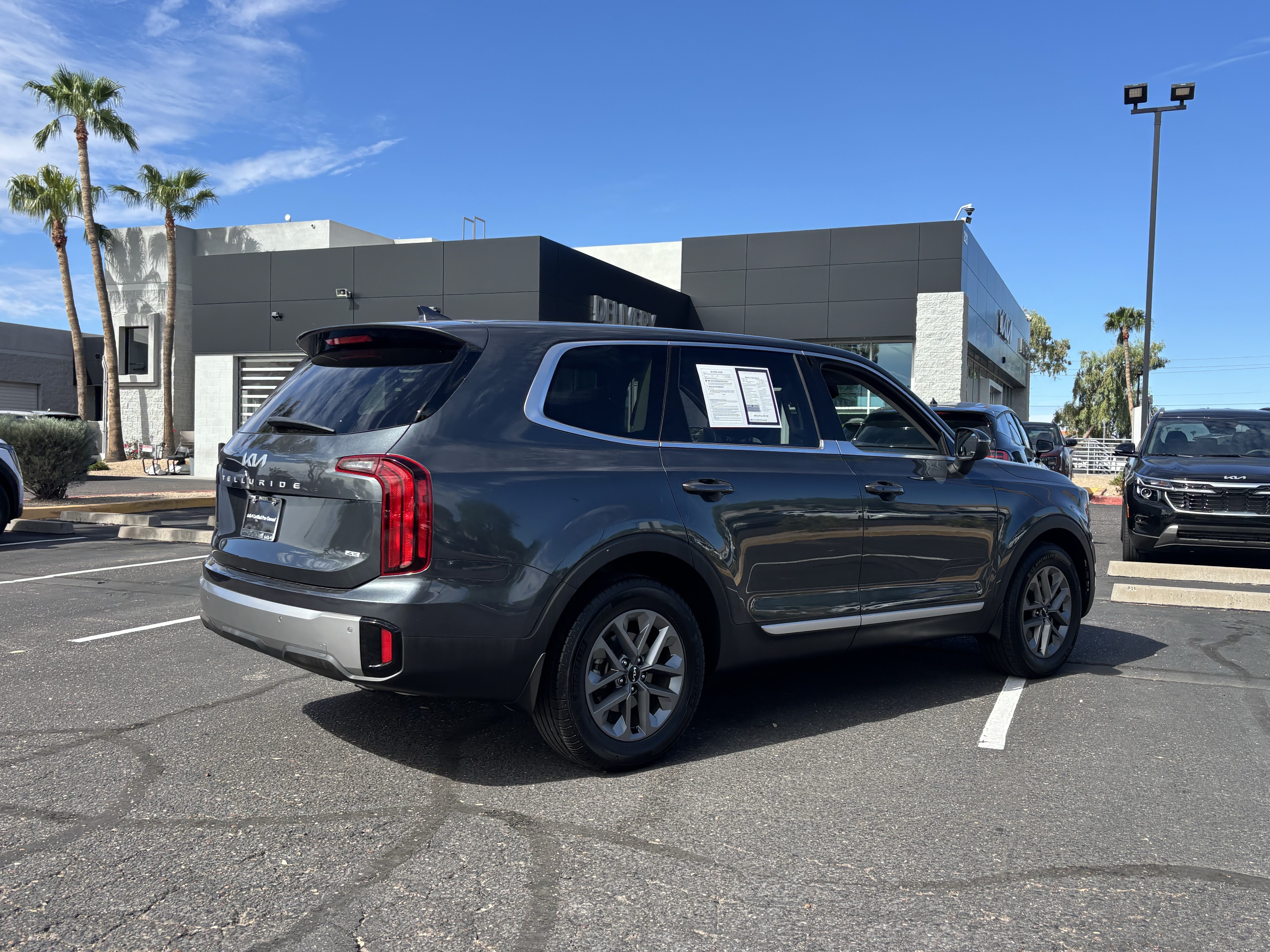 Certified 2024 Kia Telluride LX AWD/4WD image 3