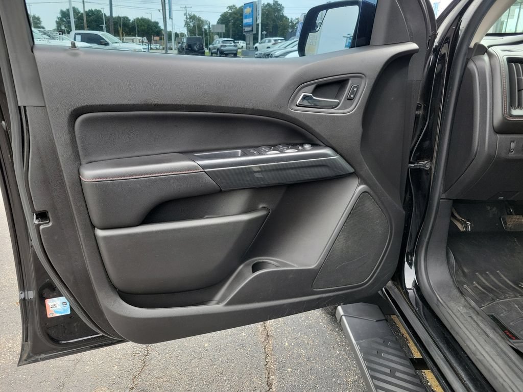 Used 2016 GMC Canyon SLE w/ All Terrain Package AWD/4WD image 24