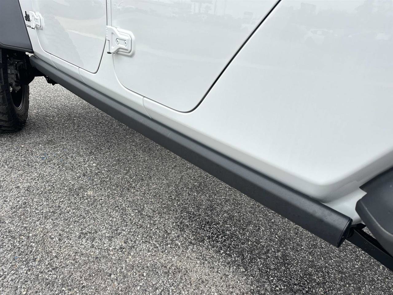 Used 2025 Jeep Gladiator Sport image 11