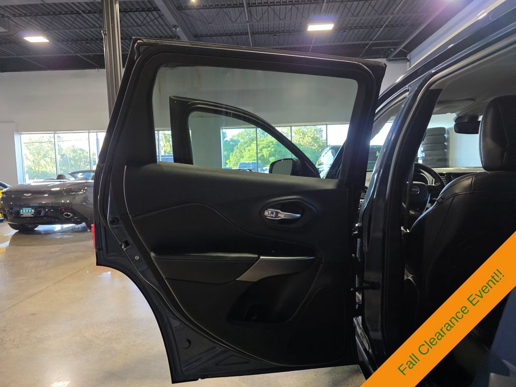Used 2020 Jeep Cherokee Limited AWD/4WD image 17