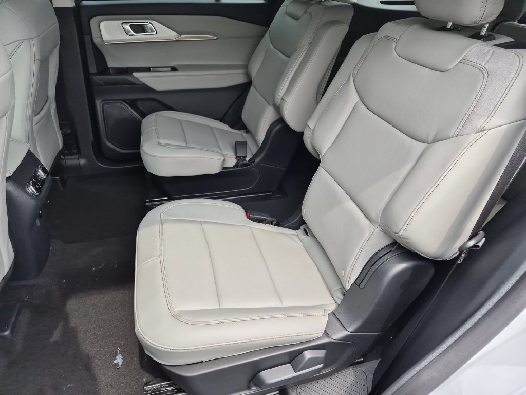 New 2026 Ford Explorer Active w/ Active Comfort Package AWD/4WD image 18
