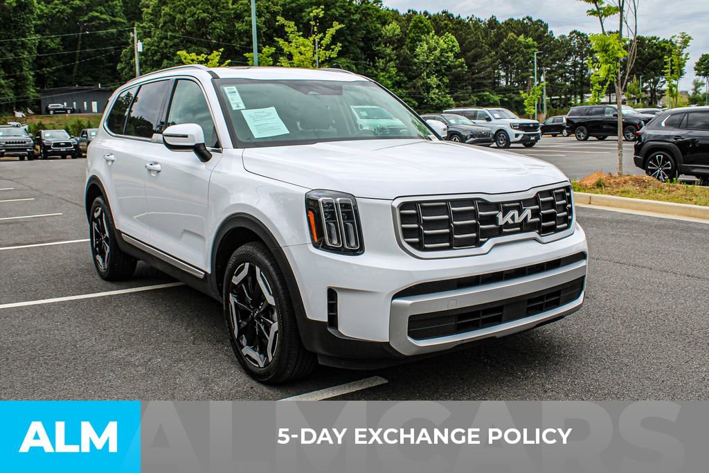 Used 2025 Kia Telluride S FWD image 4