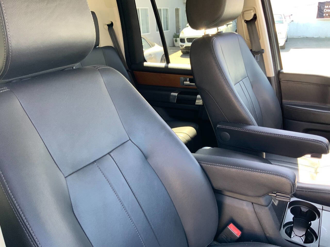 Used 2015 Land Rover LR4 HSE AWD/4WD image 8
