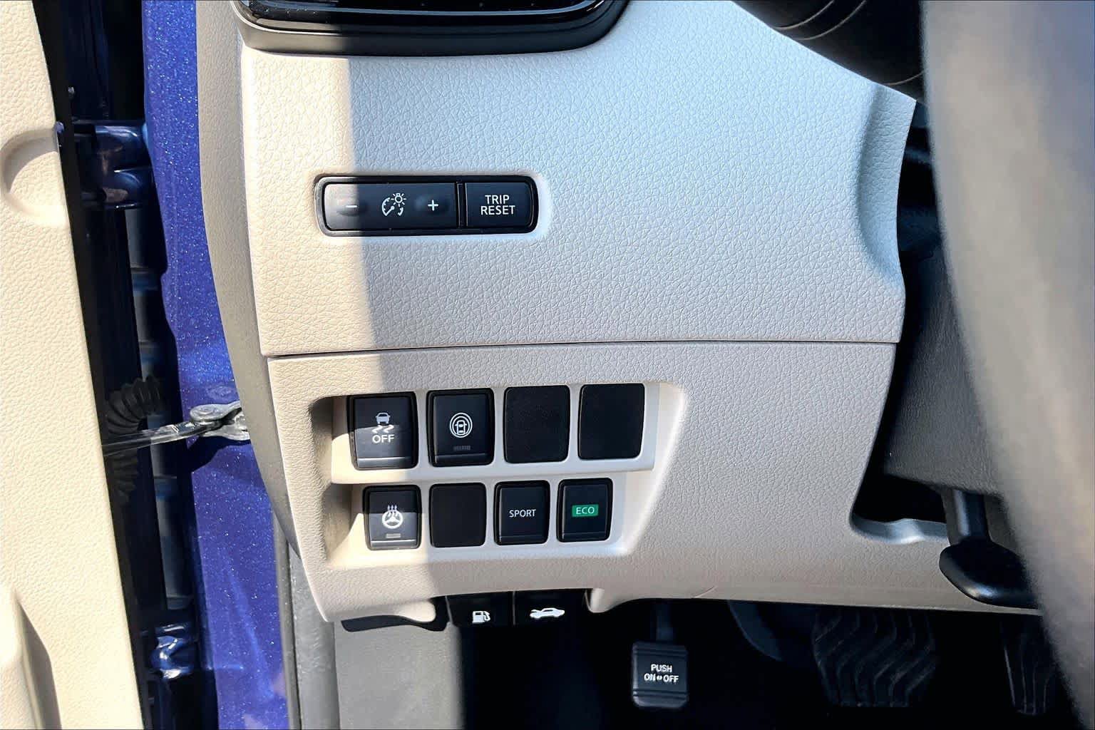 Certified 2022 Nissan Rogue Sport SV FWD image 32