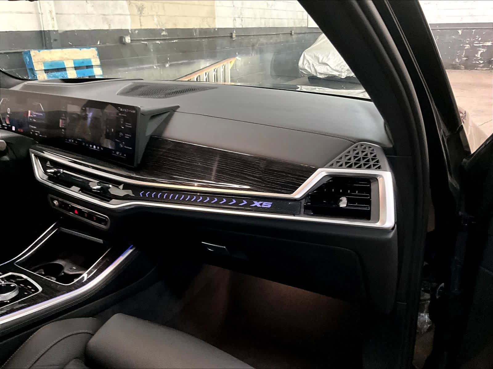 Used 2024 BMW X5 xDrive40i w/ Executive Package image 17