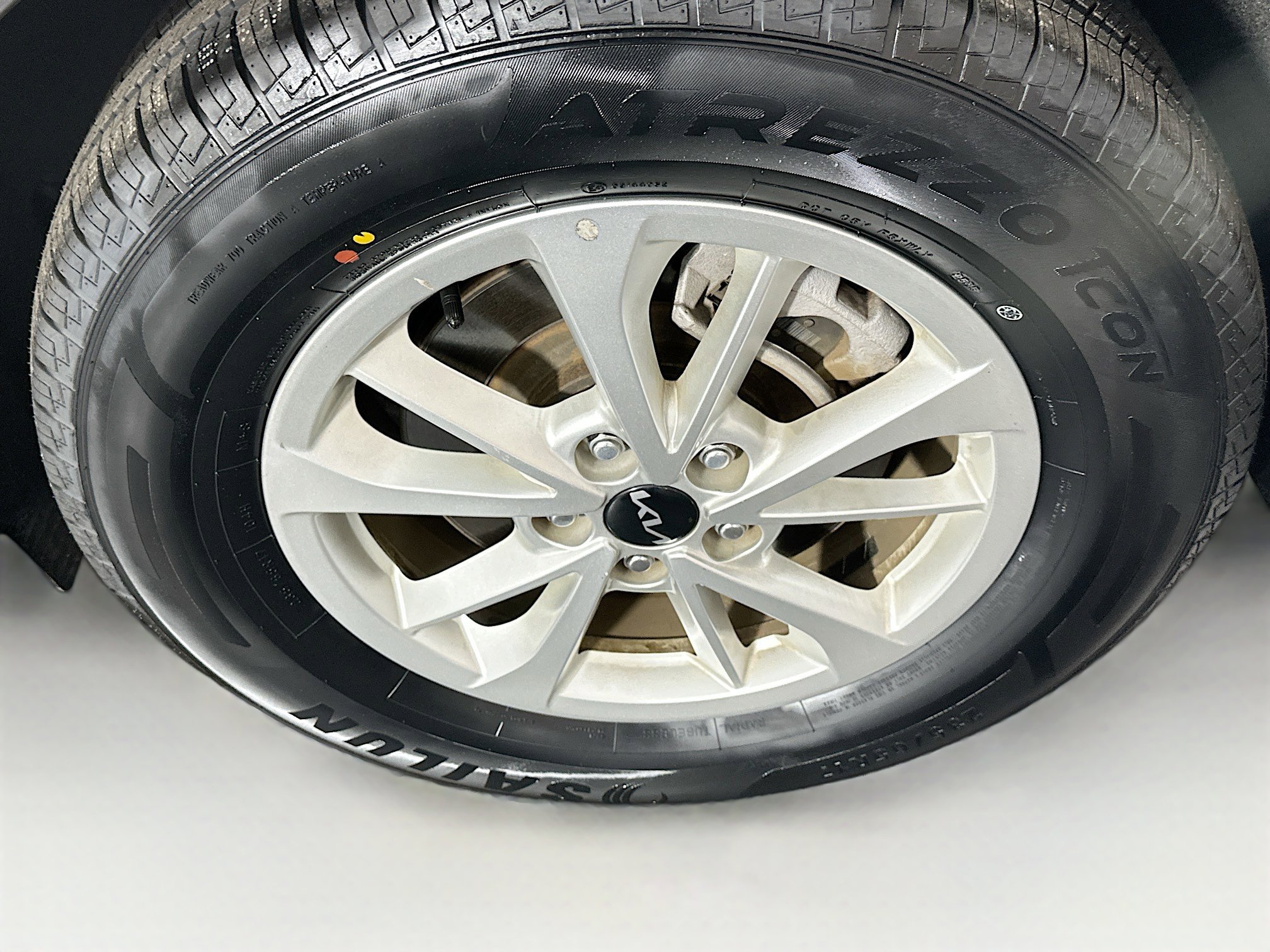 Used 2024 Kia Carnival LX image 11