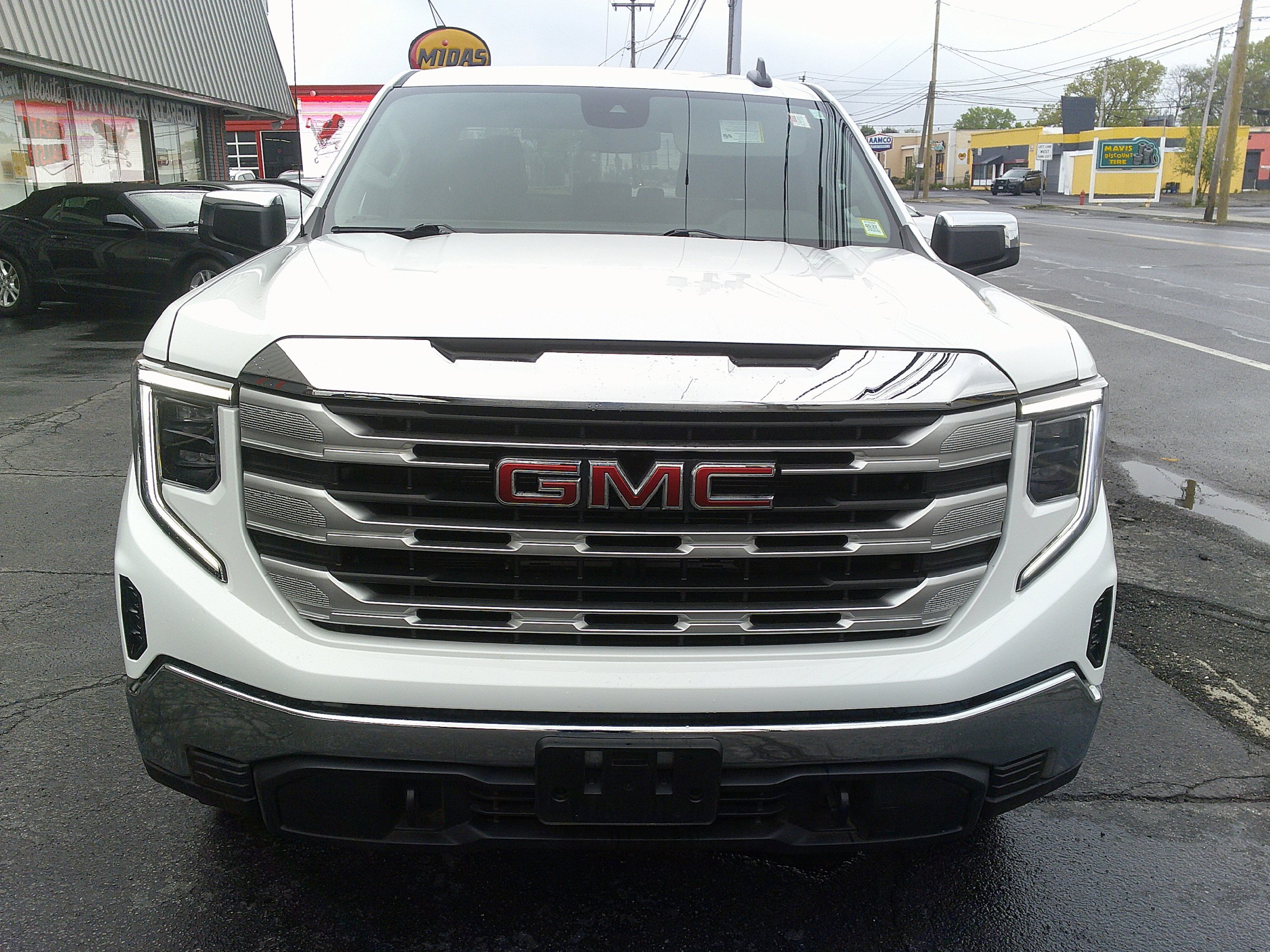 Used 2023 GMC Sierra 1500 SLE AWD/4WD image 10
