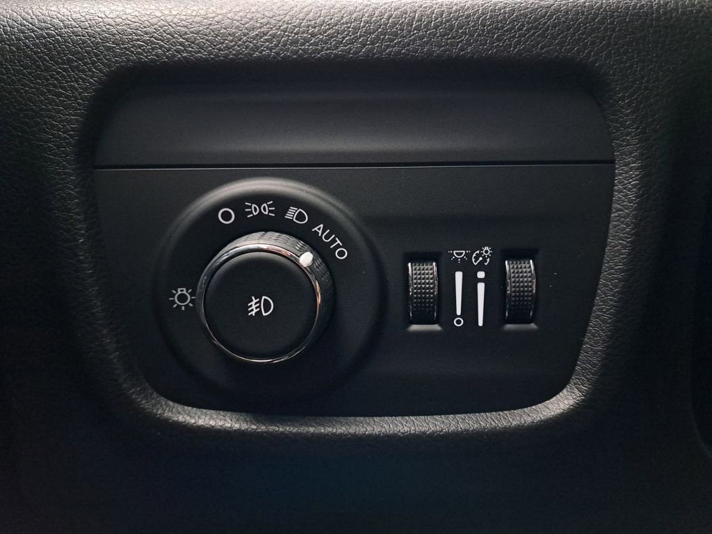 Used 2021 Jeep Grand Cherokee L Limited w/ Luxury Tech Group II image 24