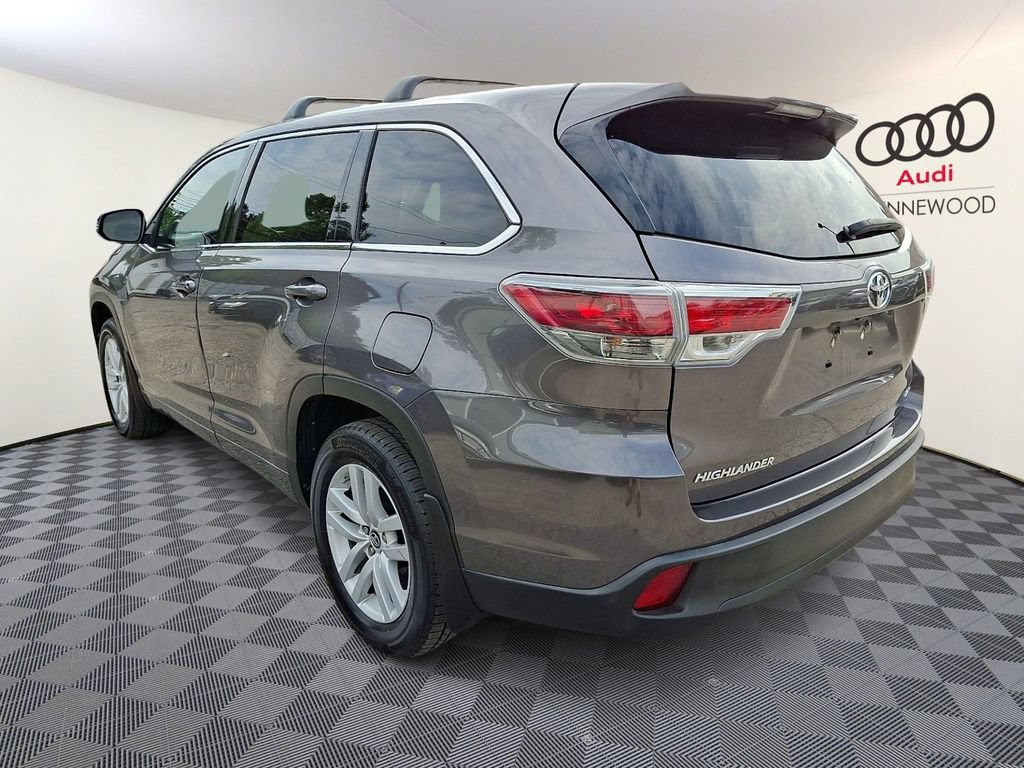 Used 2016 Toyota Highlander LE AWD/4WD image 4