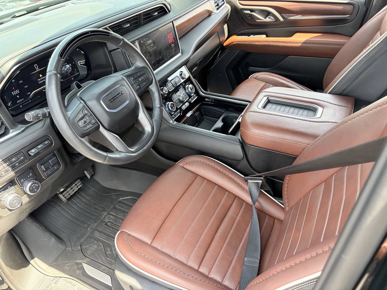 Used 2024 GMC Yukon Denali Ultimate AWD/4WD image 18