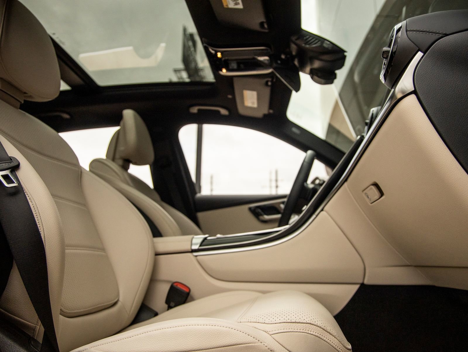 Used 2025 Mercedes-Benz GLC 300 image 41