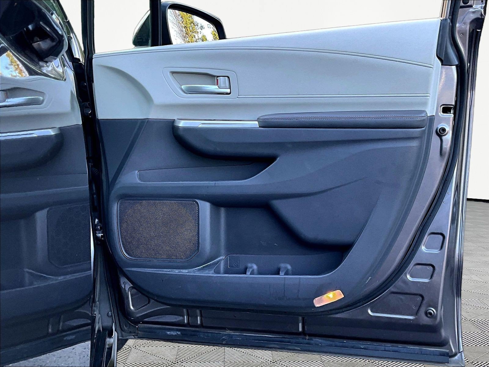 Used 2021 Toyota Sienna XLE FWD image 28