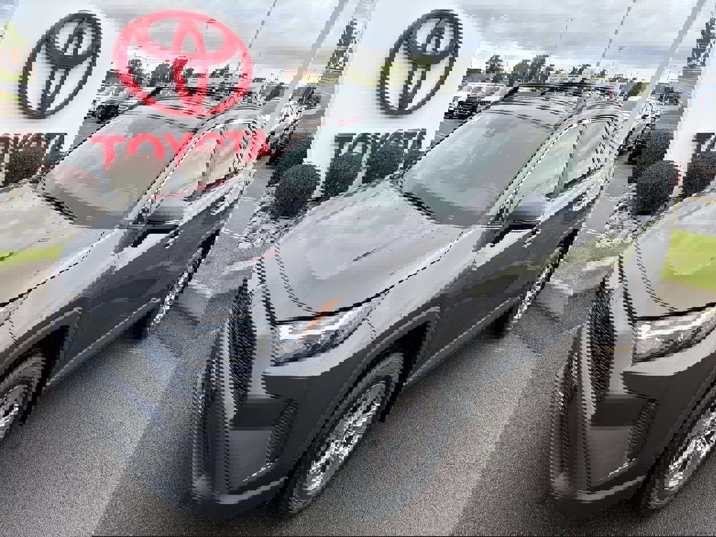 Used 2022 Toyota RAV4 XLE w/ Convenience Package