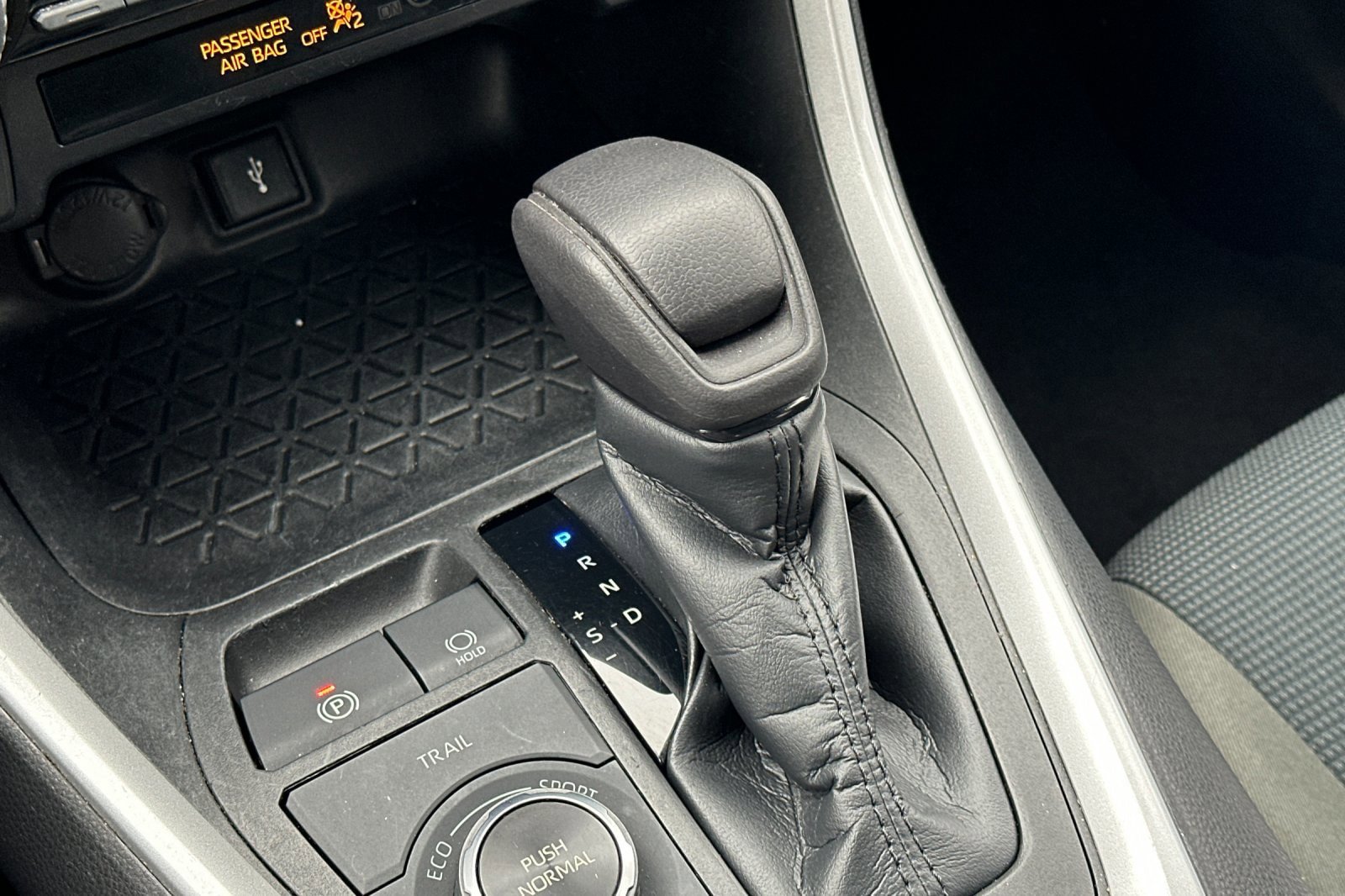 Certified 2021 Toyota RAV4 LE AWD/4WD image 21