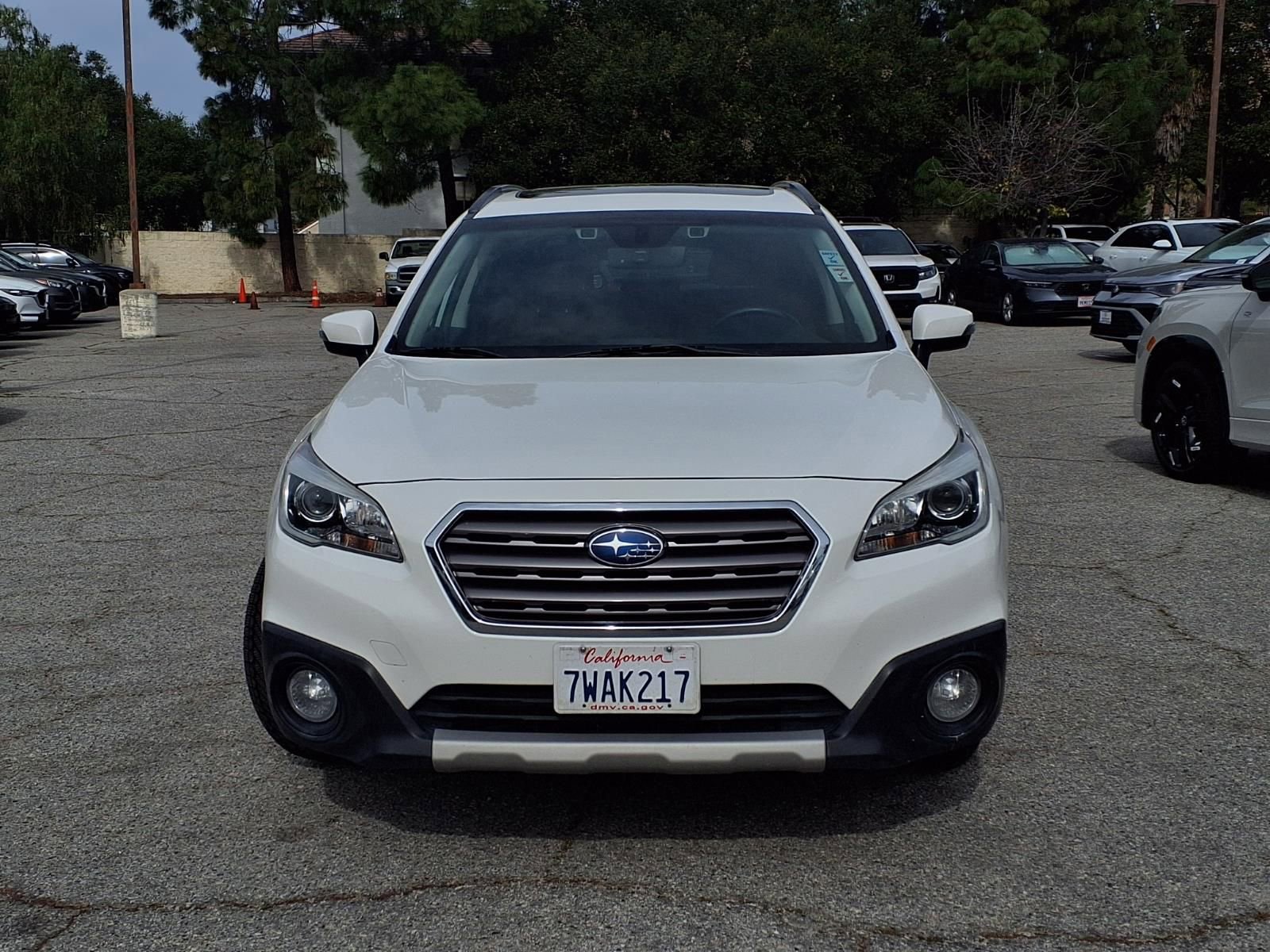 Used 2017 Subaru Outback 3.6R Touring image 2