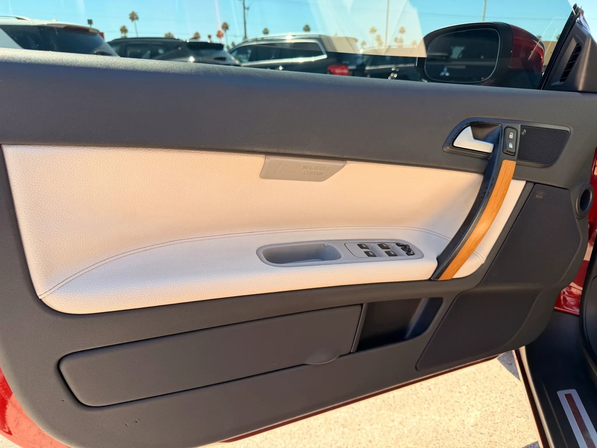 Used 2011 Volvo C70 T5 w/ Multimedia Pkg image 9