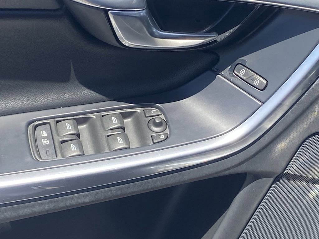 Used 2018 Volvo V60 T5 Dynamic w/ Vision Package FWD image 22