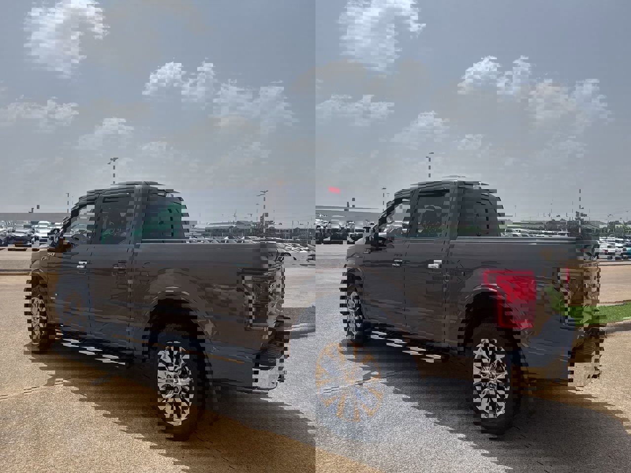 Used 2015 Ford F150 Lariat w/ Equipment Group 502A Luxury RWD image 11