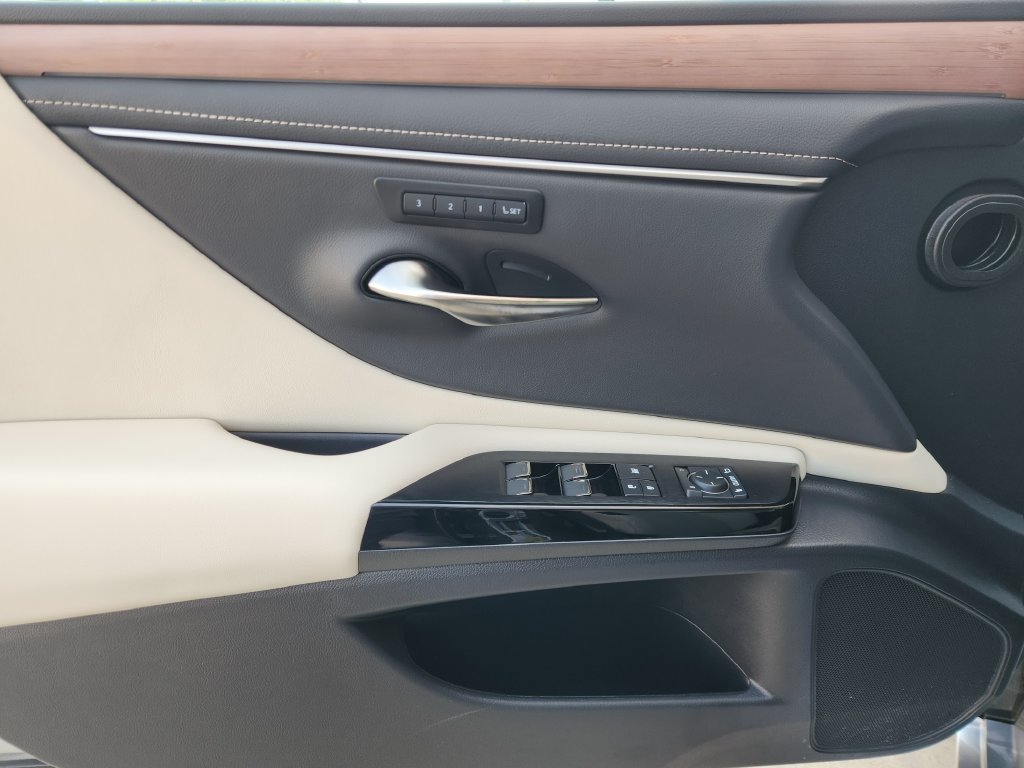 Certified 2025 Lexus ES 350 w/ Premium Package FWD image 22