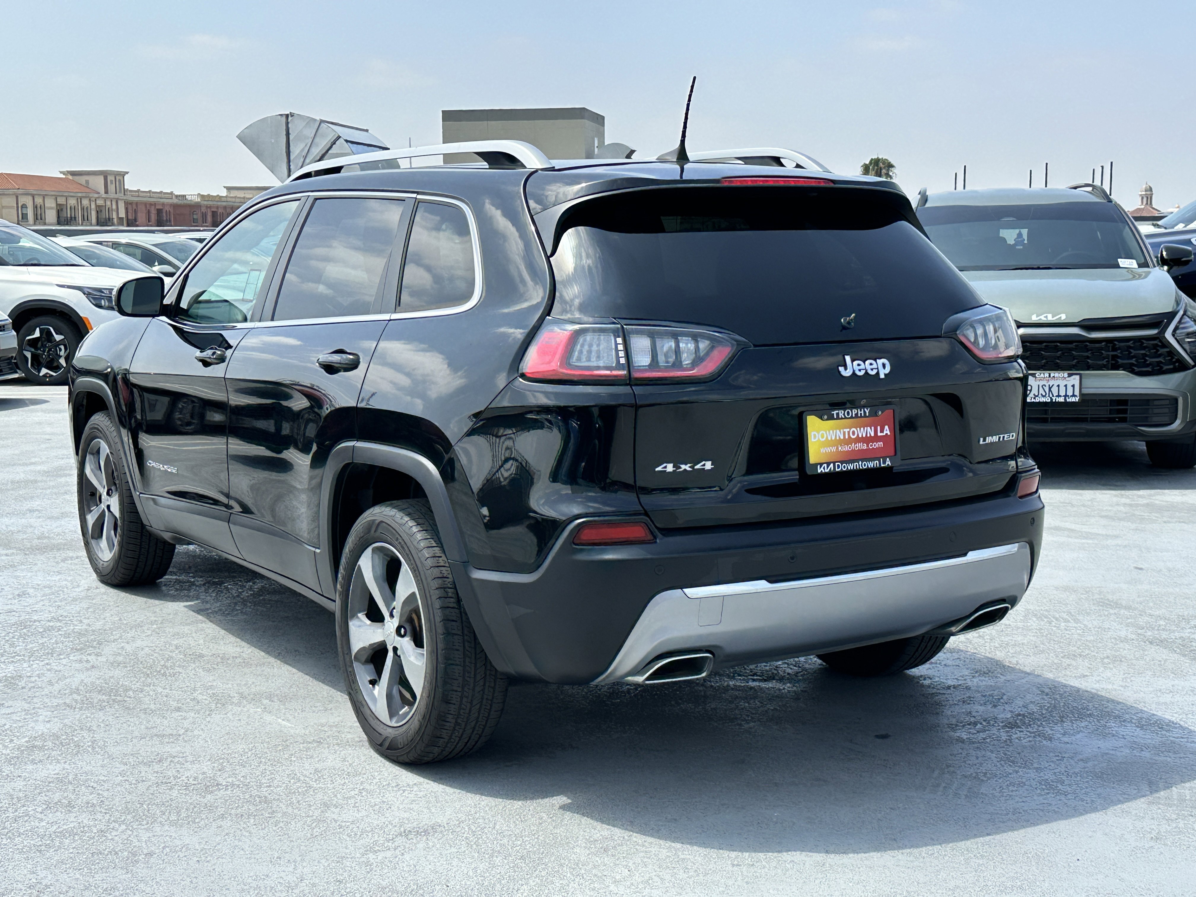 Used 2019 Jeep Cherokee Limited AWD/4WD image 4