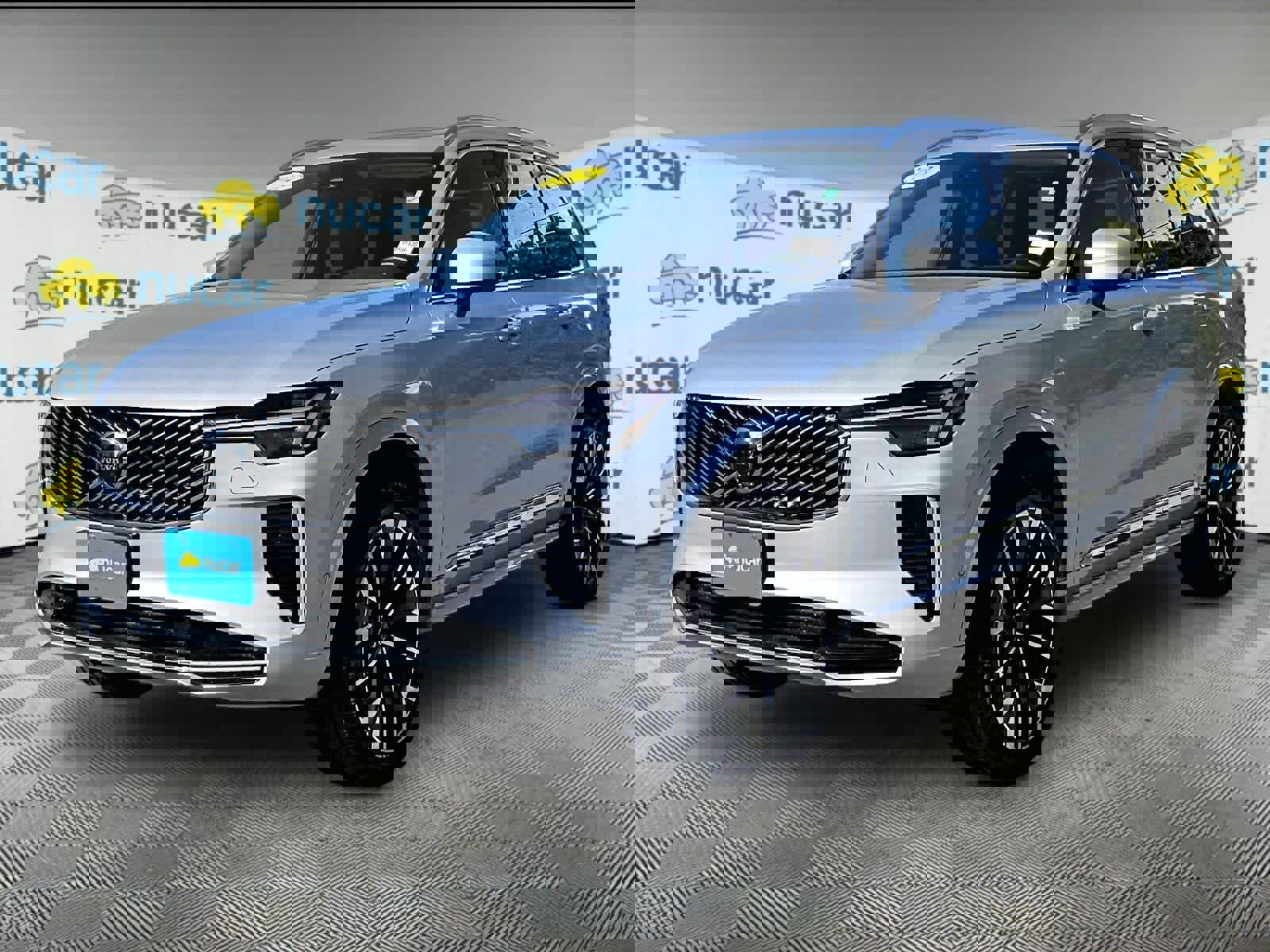 Used 2025 Volvo XC90 B6 Plus image 3