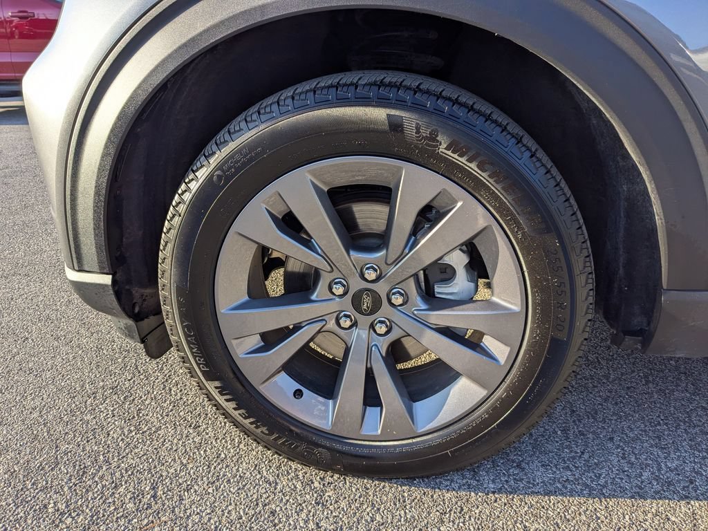 Used 2023 Ford Explorer XLT w/ Equipment Group 202A AWD/4WD image 16