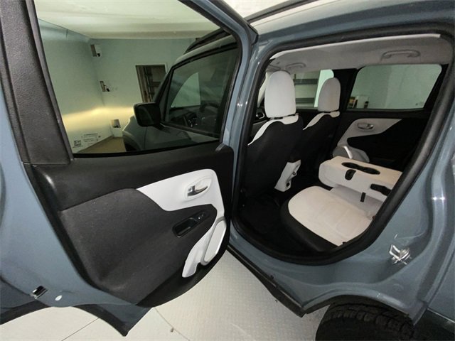 Used 2018 Jeep Renegade Latitude w/ Popular Equipment Group image 22