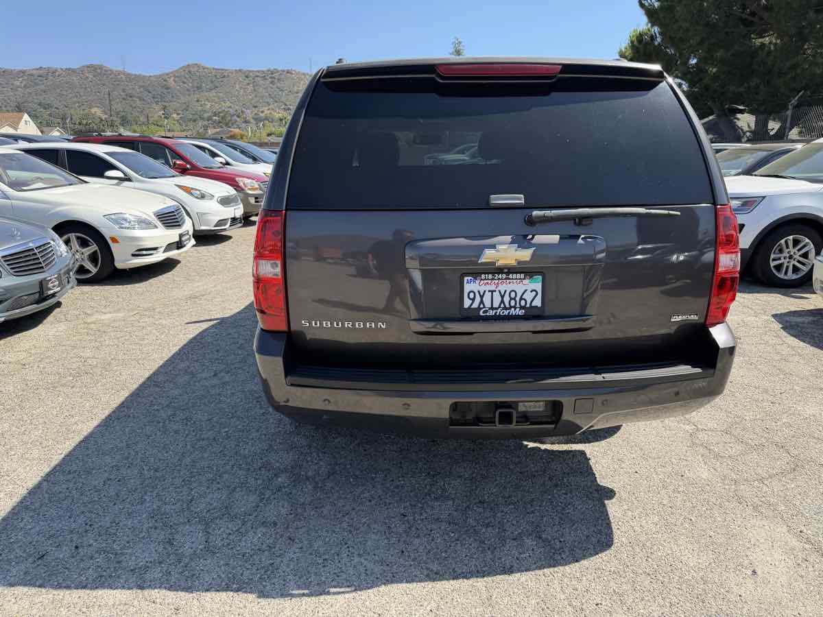 Used 2011 Chevrolet Suburban LS w/ Regional Value Package RWD image 4