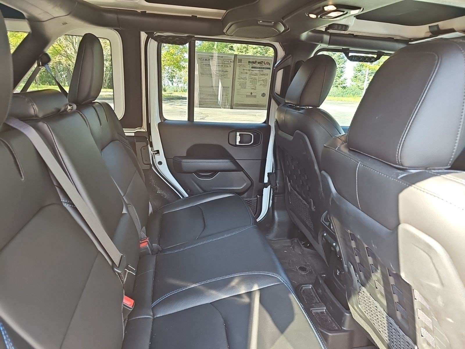Used 2023 Jeep Wrangler Unlimited Rubicon 4xe w/ Steel Bumper Group AWD/4WD image 15