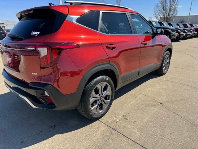 Used 2024 Kia Seltos S AWD/4WD image 7