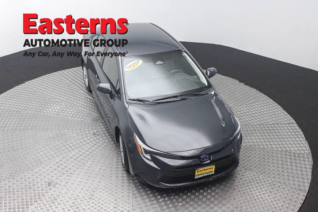 Used 2023 Toyota Corolla LE FWD image 3