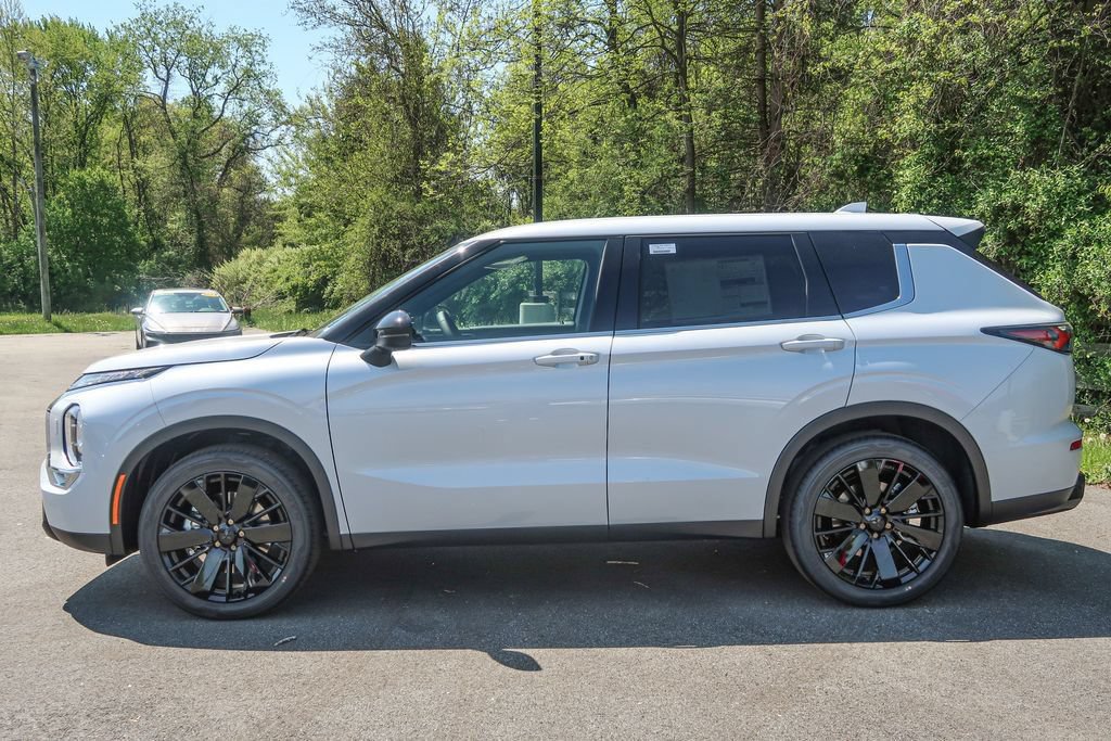 New 2026 Mitsubishi Outlander LE AWD/4WD image 2