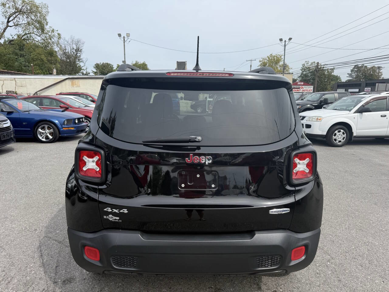 Used 2016 Jeep Renegade Latitude w/ Popular Equipment Group image 4
